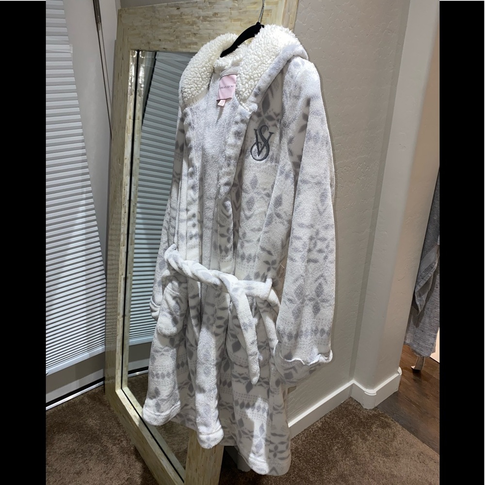 Victoria's Secret White & Light Gray Sherpa-Lined Hooded Robe